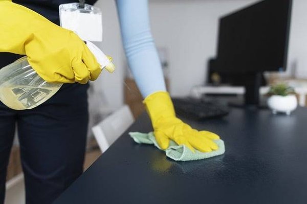 10 Astuces de Nettoyage Efficaces pour un Ménage Rapide et Écologique